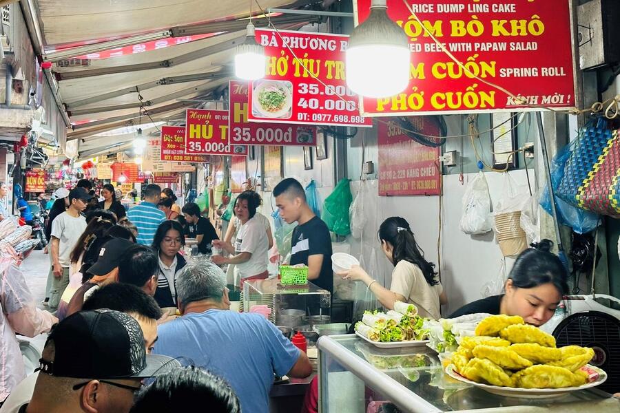 Stalls to stalls in a small alley. Photo: Hanoimoi