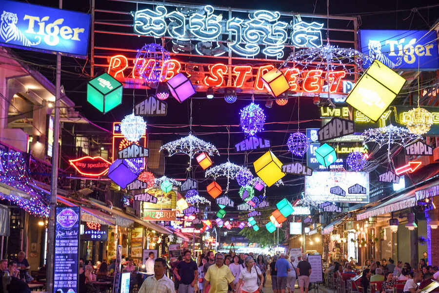 Have a white night under the dramatic light and sound. Photo: Area Cambodia