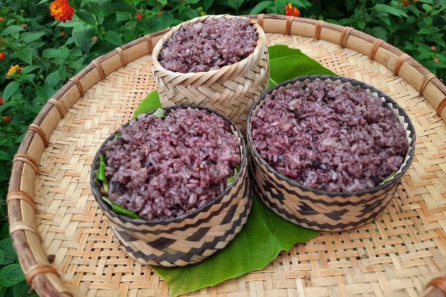 The sticky rice has an unusual color but somehow inviting. Photo: Cao Bang Tourism