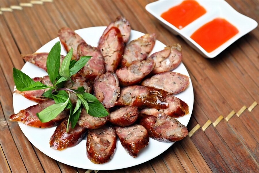 A great snack to enjoy with local alcohol. Photo: Bao anh Vietnam