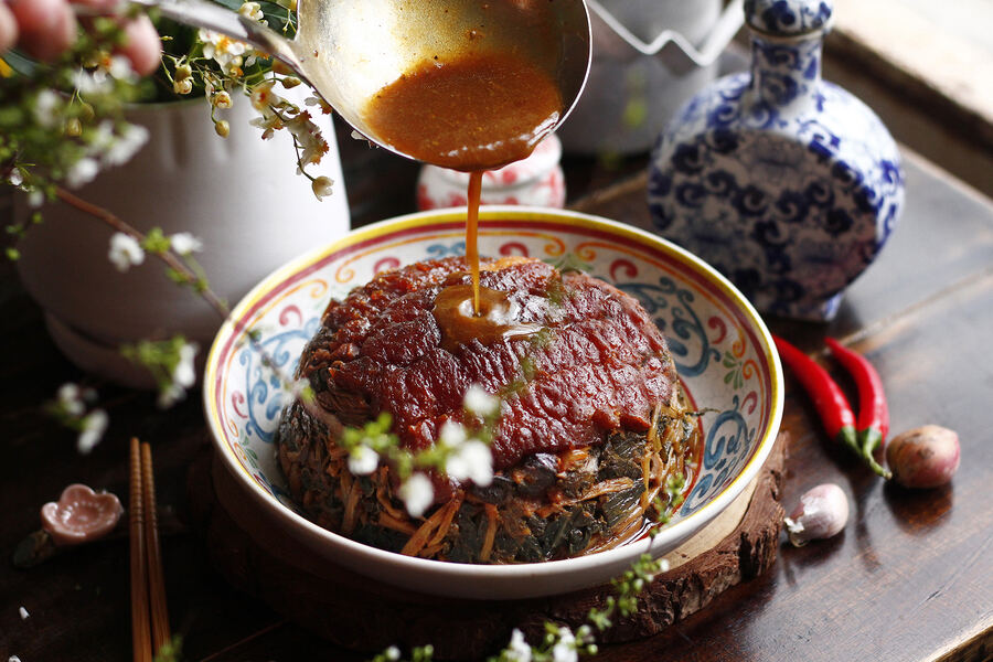 You will have many bowls of rice with braised pork without feeling full. Photo: VnExpress