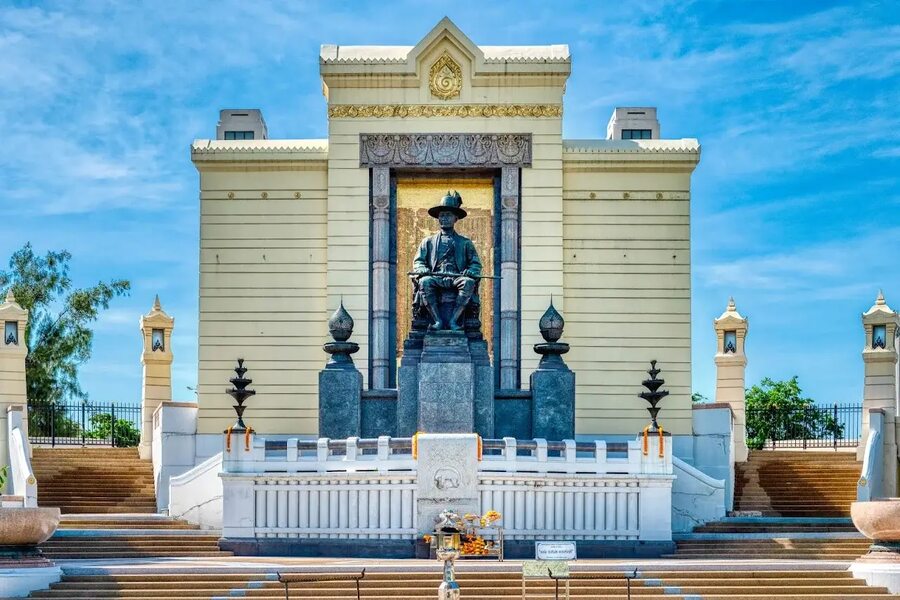 King Rama I Monument. Photo: Thatch Travel