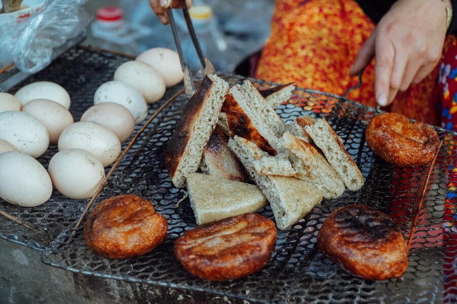 What was once a rustic H'Mong cake has now become a specialty found only in Ha Giang. Photo: Hoang Tung