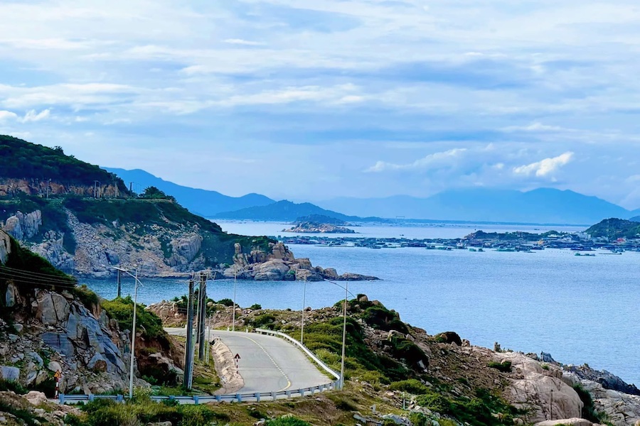 The path to the wild and majestic nature (Source: Yeuninhthuan.net)