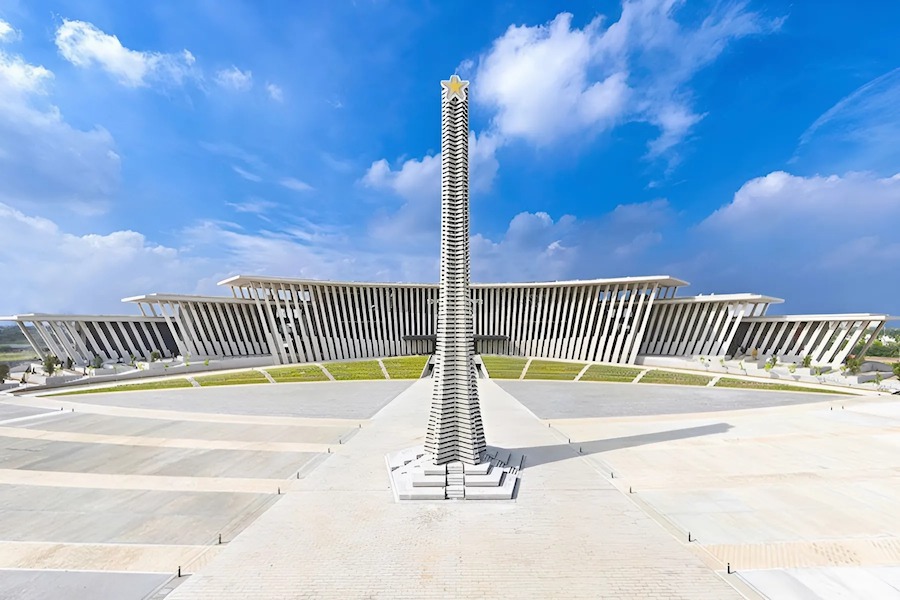 The Victory Tower with the five-pointed star on top is located in the center of the museum's front yard @baotanglsqsvn