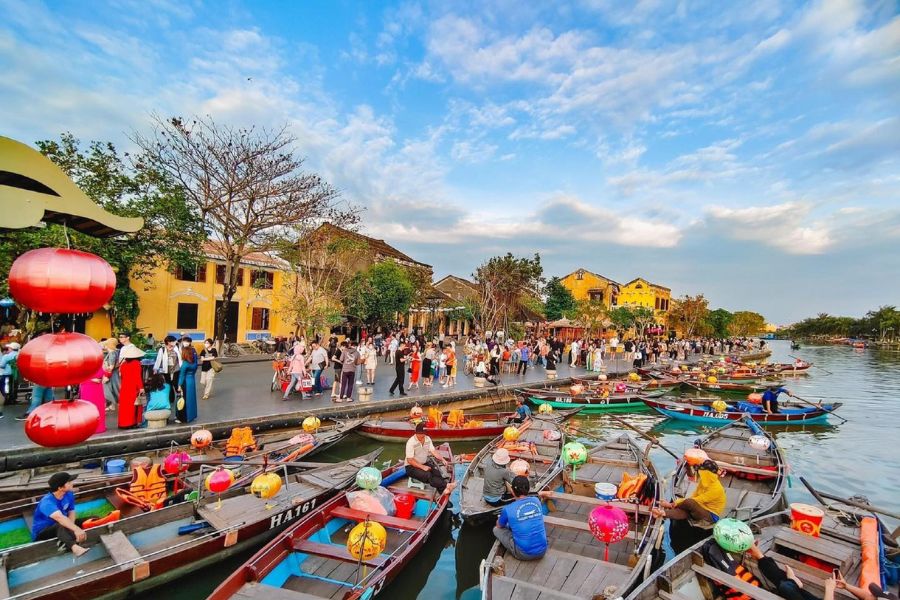 Bustling Hoi An