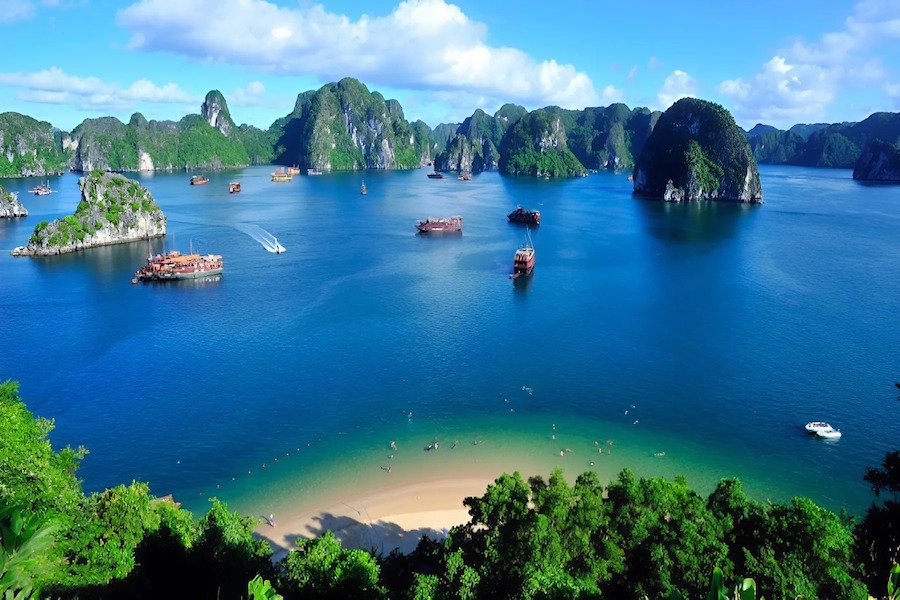 Lan Ha Bay in the summer (Source: Binh Phuoc News)