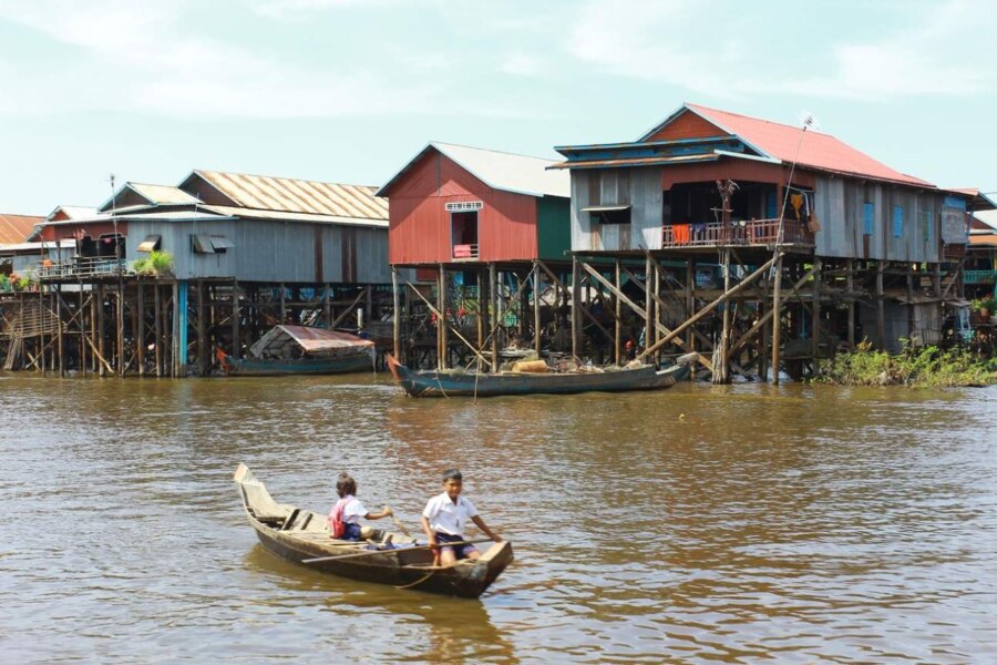 People who live on Tonle Sap often face hardship. Photo: Klook