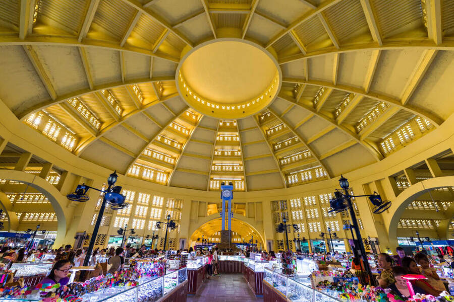 A bustling atmosphere under a giant yellow dome. Photo: Pacific Hotel