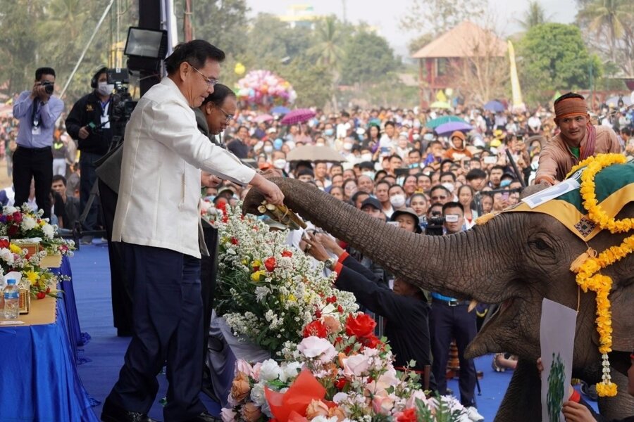 Lao National Assembly Chairman Xaysomphone Phomvihane feeds an elephant. Photo: VOV