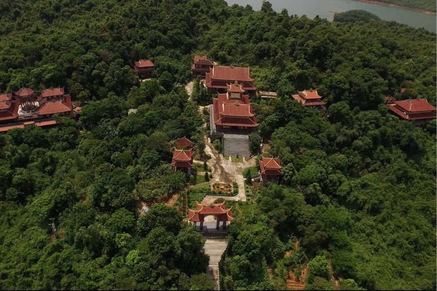 The view of Truc Lam Bach Ma from above 