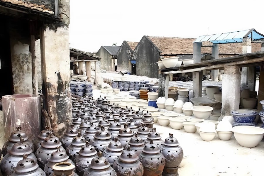 Bat Trang Pottery Village is renowned for producing many different kinds of fine ceramics (Source: Gomsubattrangonline)