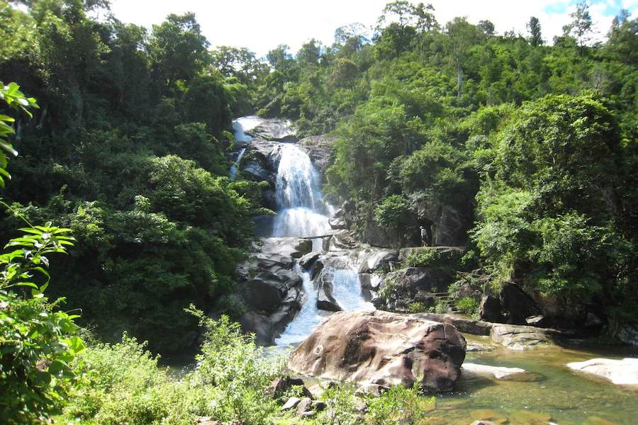 You can admire the peaceful beauty of Khe Van Waterfall or even take a quick dip here (Source: Vinpearl)