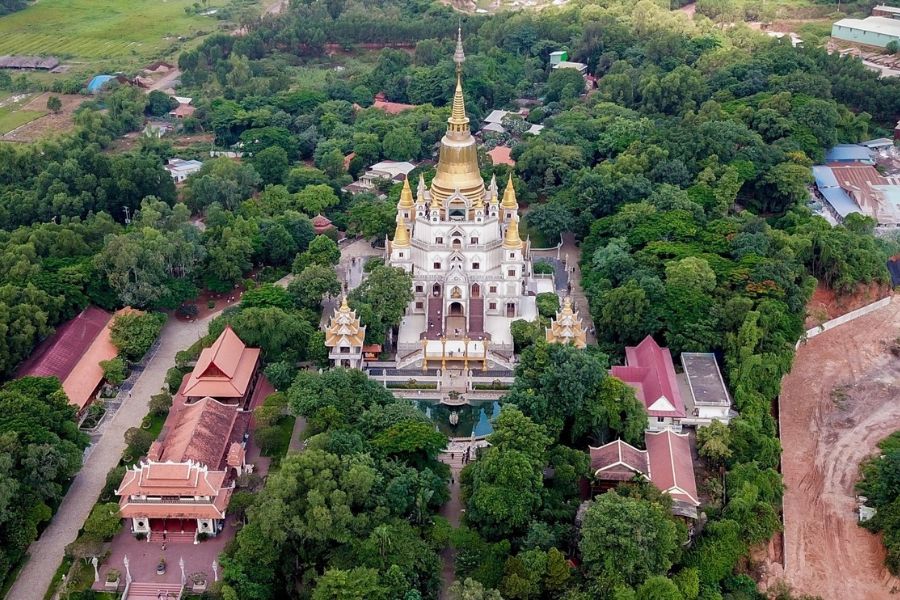 Panoramic views of Buu Long Pagoda