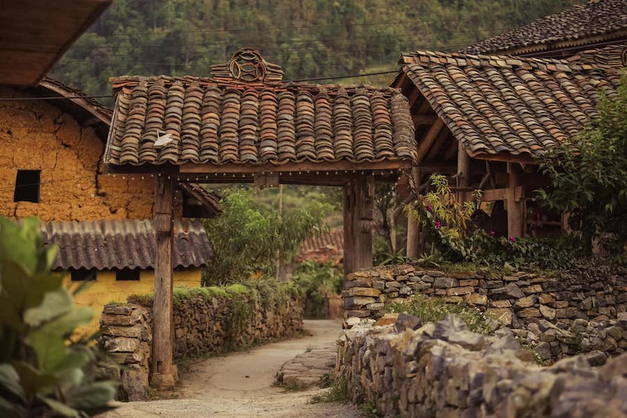 The road to the ancient village of Lo Lo Chai @tiendao