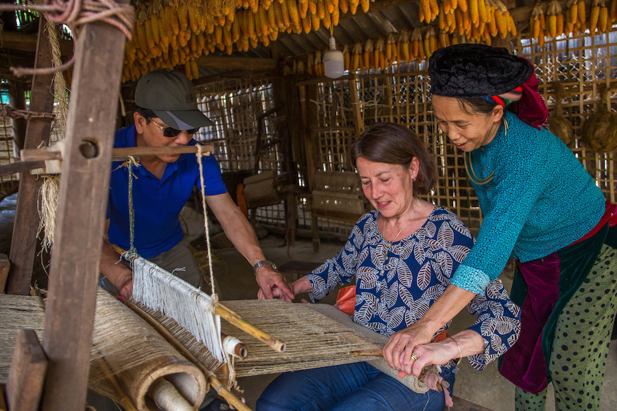 Weaving experience with attentive guidance from locals @quangningonline