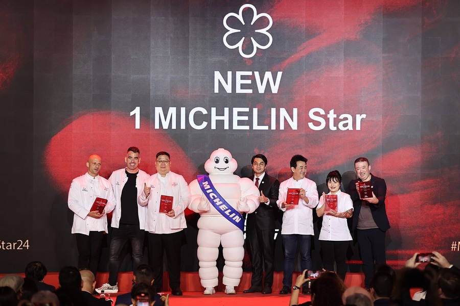 Representatives of the 7 restaurants awarded Michelin star in 2024. Photo: Tran Quynh