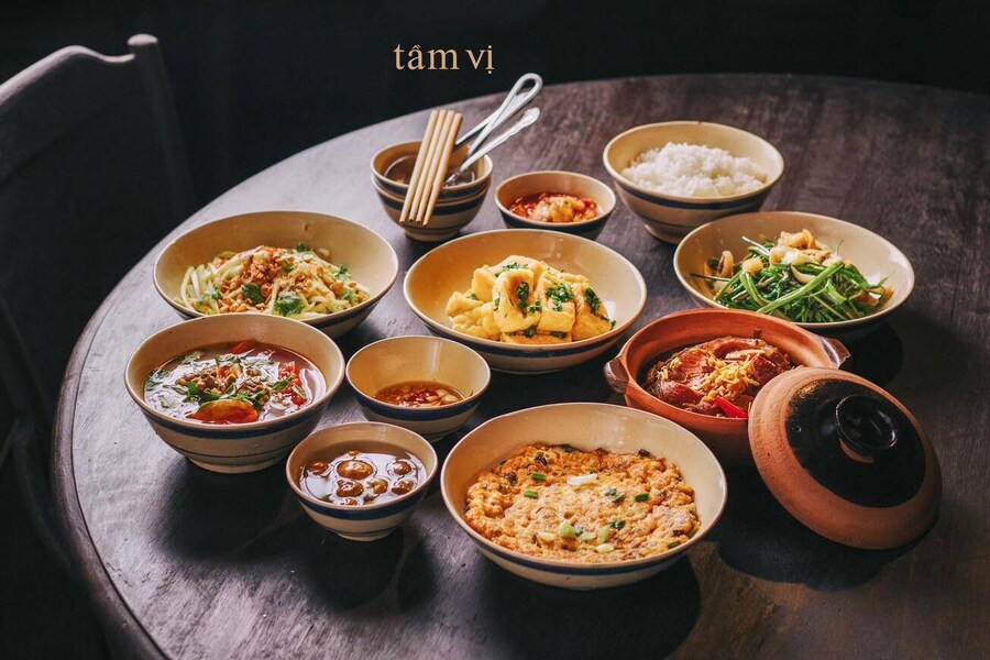 These dishes are well-known to Vietnamese people, but their unique flavor sets them apart. Photo: Tam Vi