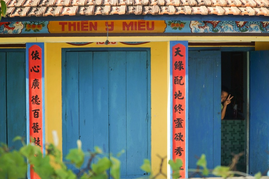 Children are playing around the temple. Photo: VnExpress