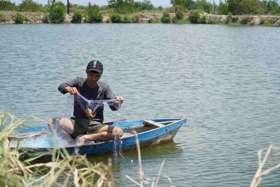 The people make a living from fishing. Photo: iViVu