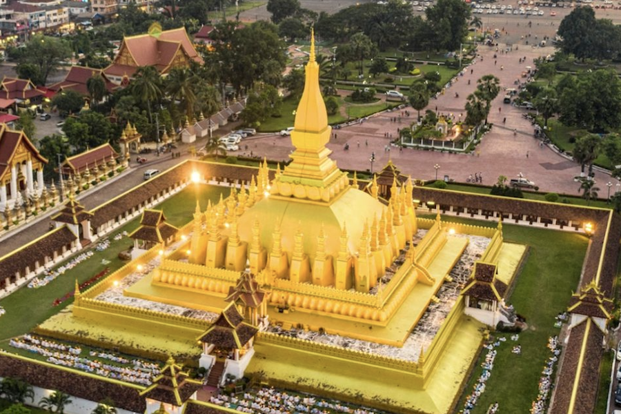 The giant golden stupa can catch your eyes from a far distance (Source: Internet)