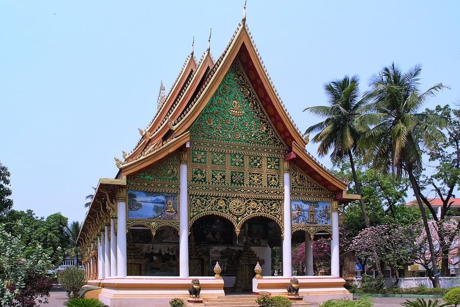 The outside view of Wat Inpeng (Source: Internet)