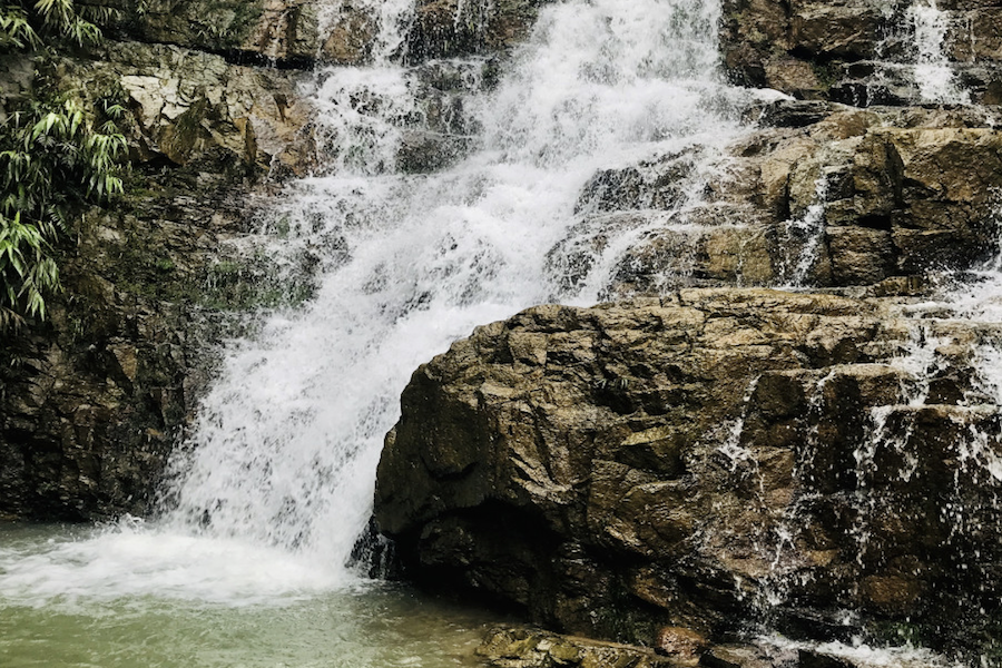 The Golden Waterfall with the height of 800 meters (Source: vietnamtourism)