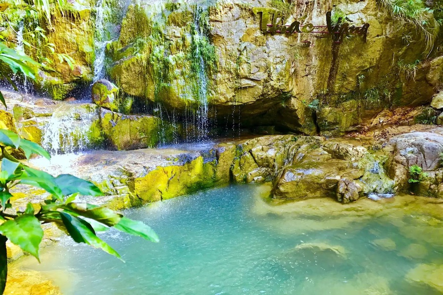 The turquoise lake at the base of the waterfall inspired the name (Source: Internet)