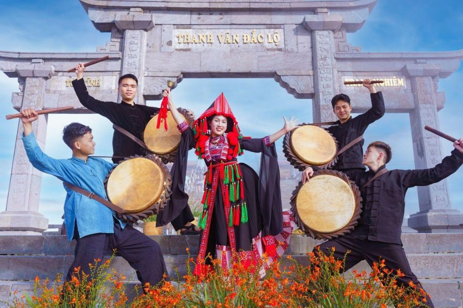 Fansipan is also a place where ethnic minority cultures intersect. 