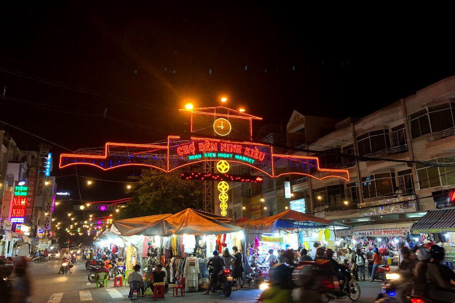 The night market is always bustling every evening. Photo: Tham hiem Mekong