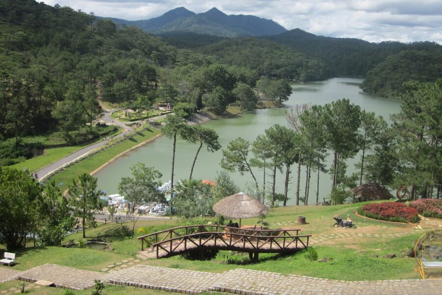 The Valley of Love is the most romantic scenic spot in Da Lat. Photo: Viet Fun Travel