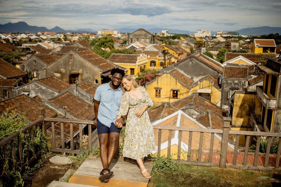 Every corner is a perfect background for couple photos. Photo: Flytographer