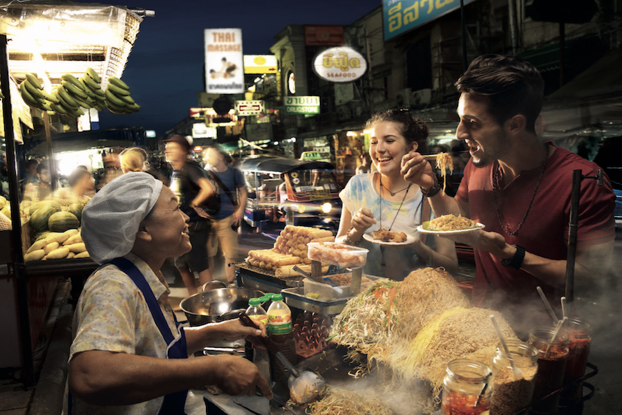 The most ideal place to enjoy authentic cuisine is at the stalls in the night market (Source: Thailand insider)