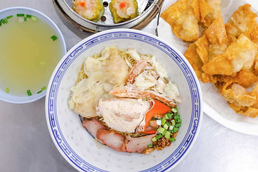 You must try crab wonton noodles when coming here (Source: Internet)