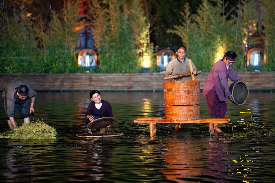 The first scene is about daily life in a peaceful and simple Vietnamese countryside (Source: The Quintessence of Tonkin)