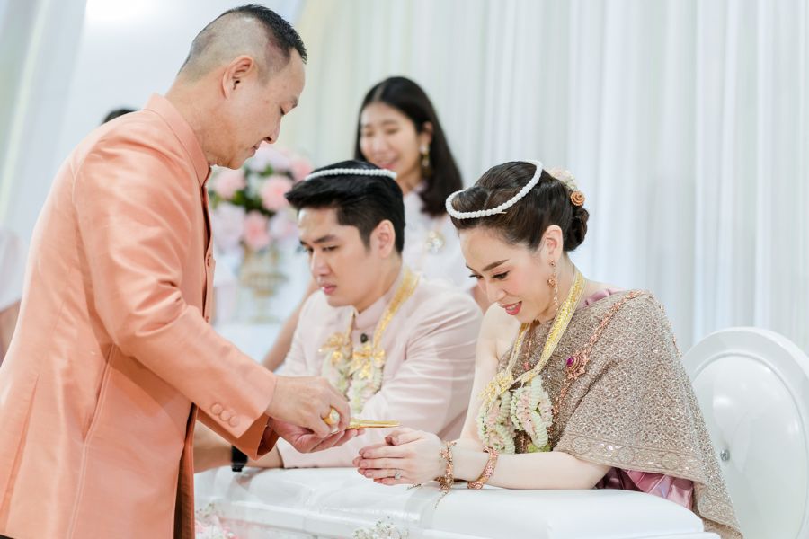 Groom and bride bowing their hands 