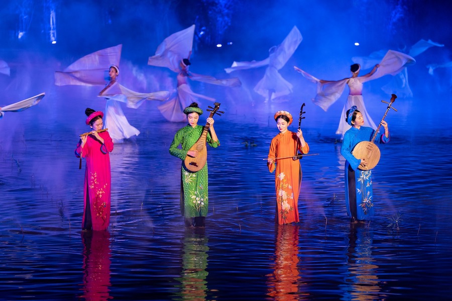 Four women recreate the painting To Nu Hang Trong (Source: The Quintessence of Tonkin)