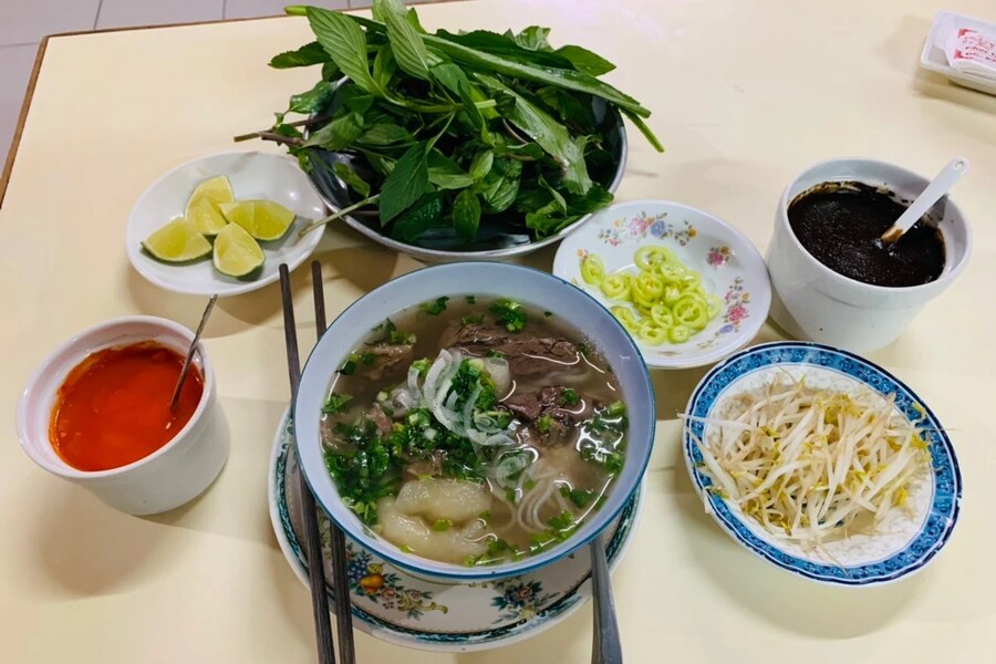 It looks very much like Northern pho at first glance, but the flavor is more similar to Southern pho. Photo: Dan Viet