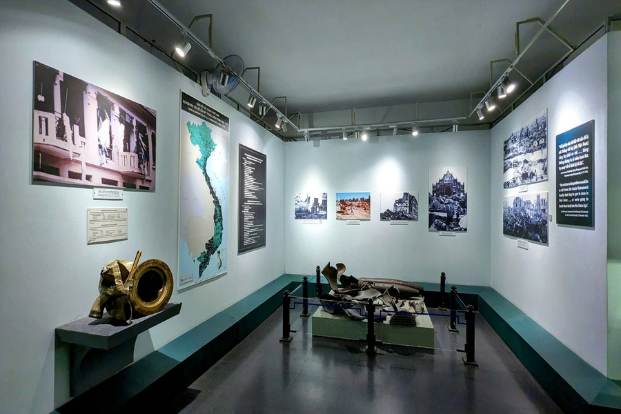 The artifacts are displayed alongside photographs. Photo: VietWorld