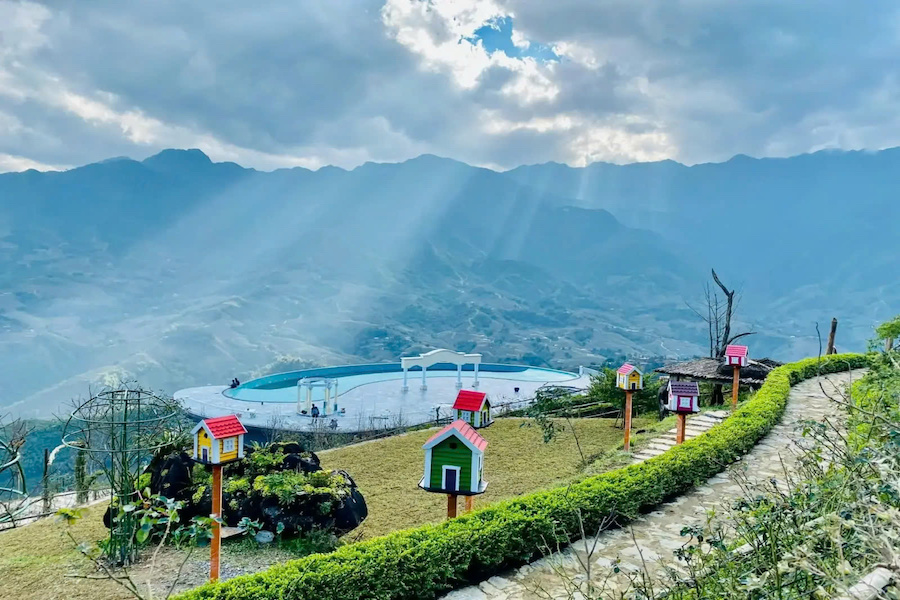 Moana Sapa, with numerous stunning photo spots, is the perfect destination for social media enthusiasts (Source: Internet)