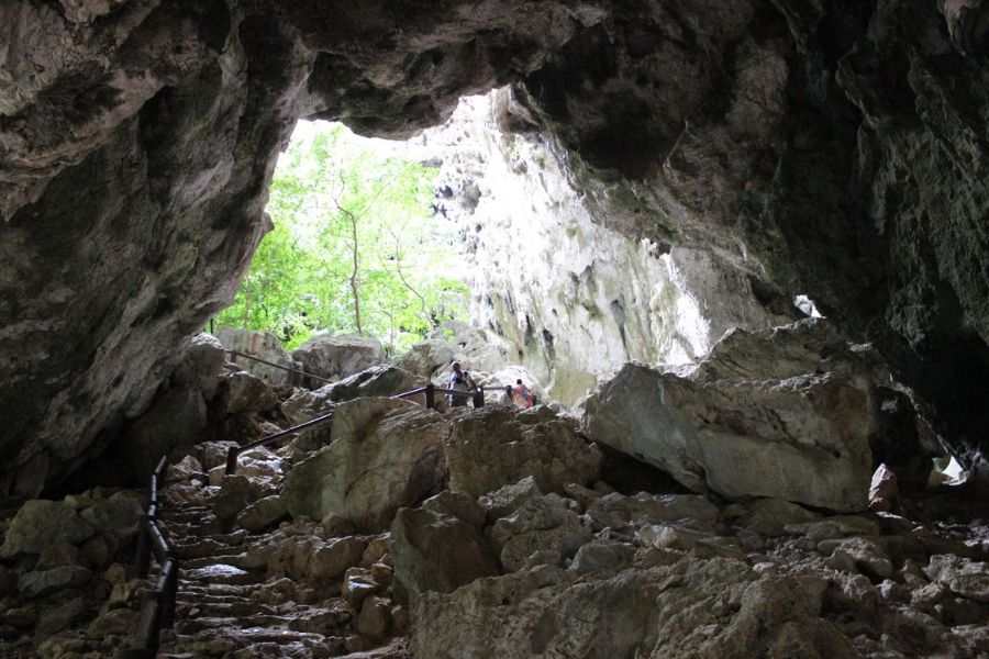 The path leading to the cave