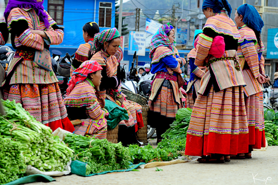 Ethnic minority people in vibrant traditional clothing (Source: Internet)