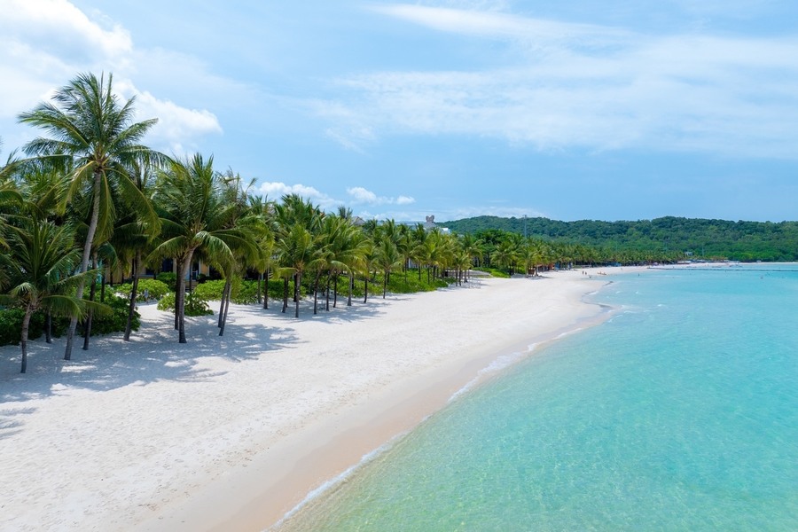 Phu Quoc's beaches will wash away all the fatigue from your long journey. Photo: VnExpress
