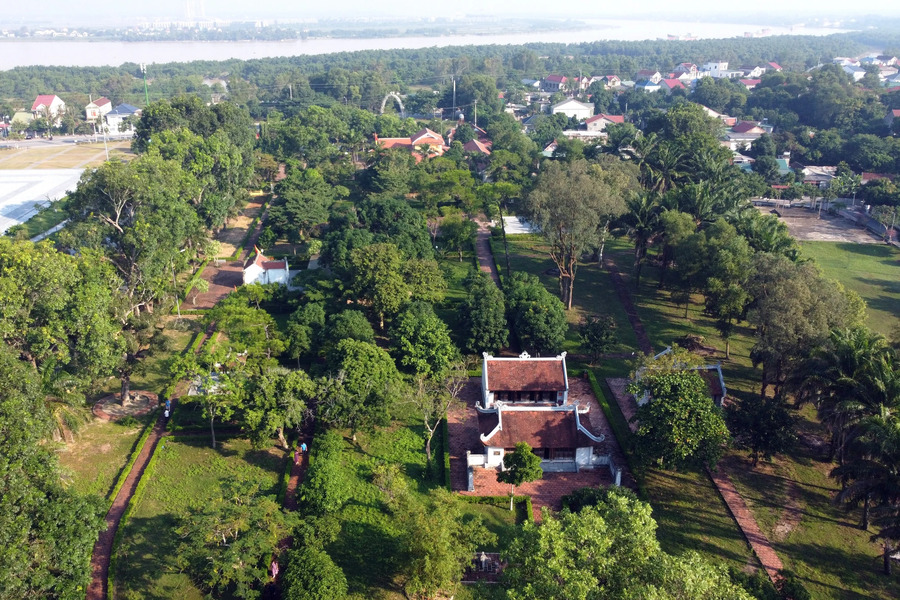 The Lam River in the background enhances the scenic beauty of the area. Photo: Phap luat Online
