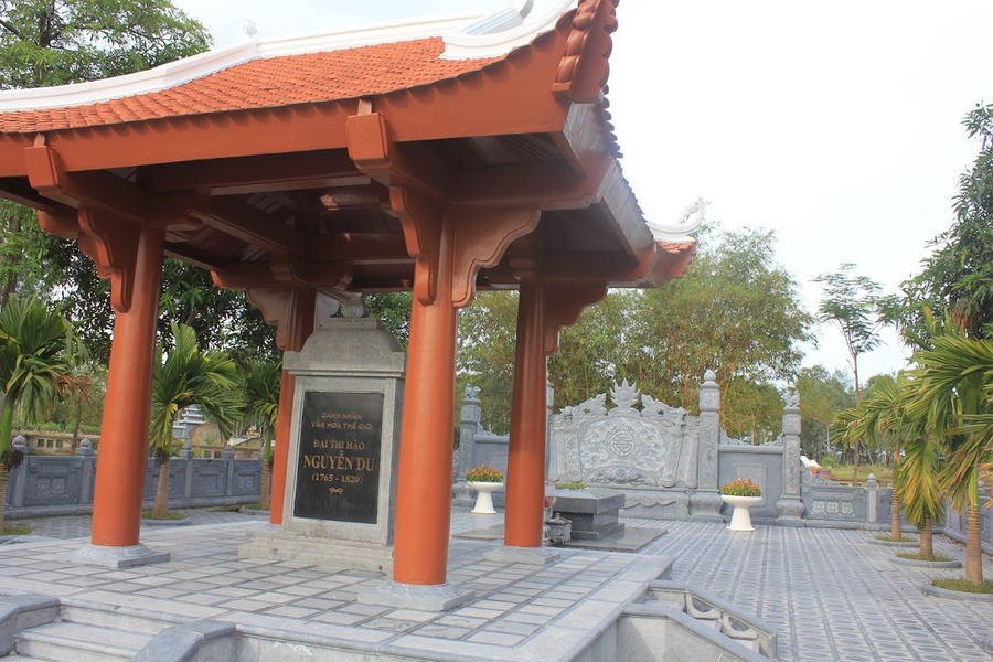 Tomb of Nguyen Du. Photo: Collective