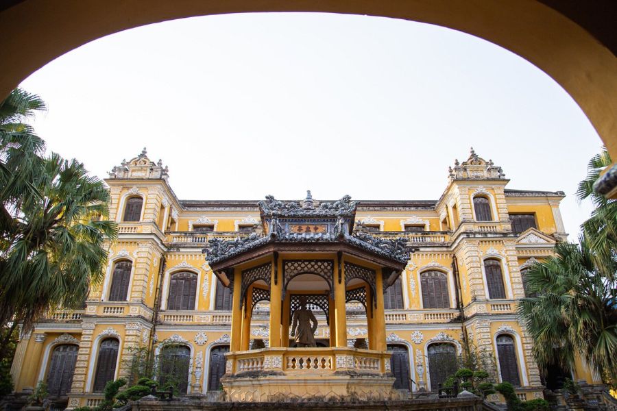 The ancient beauty of An Dinh Palace