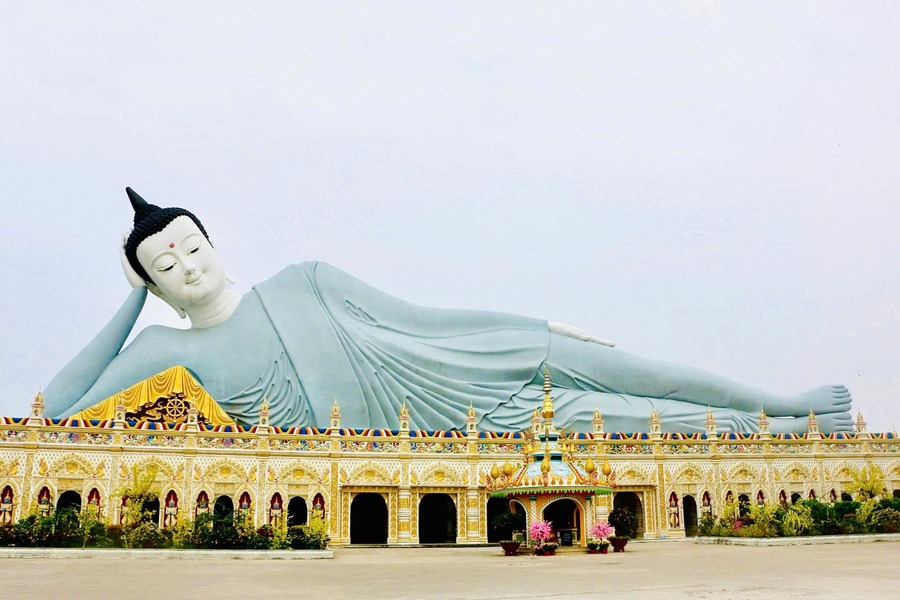 Don't miss Som Rong Pagoda in Soc Trang City, home to the largest reclining Buddha statue in Vietnam. Photo: Cong ly