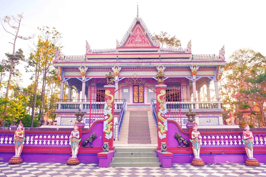 Statues of Apsara dancers stand at the entrance to the main hall. Photo: Thanh Teddy
