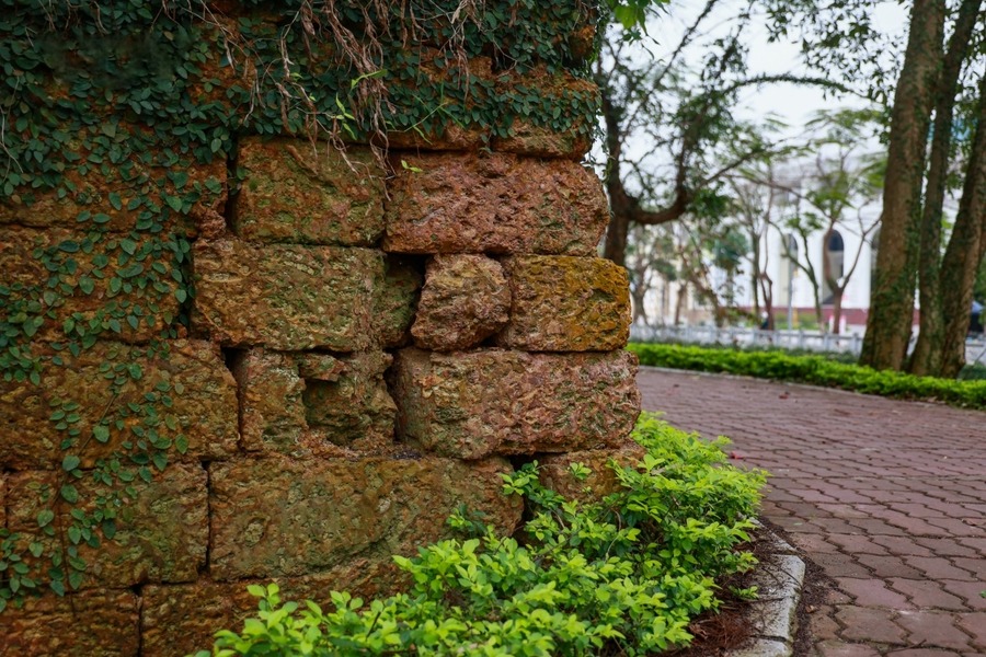 The citadel walls are built from laterite stones tightly fitted together. Photo: VOV