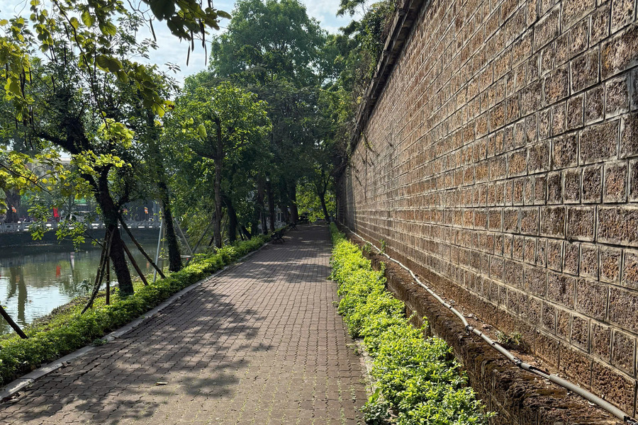 The walking path surrounding the citadel walls. Photo: Nguyen Tu Nam